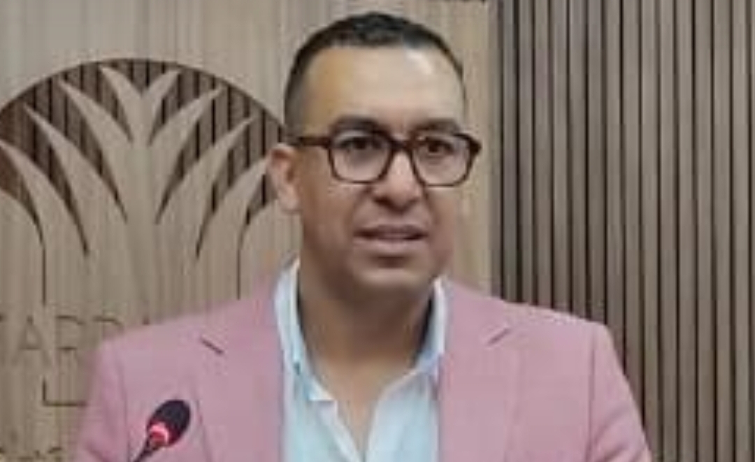 إعتقال حقوقي أمام البرلمان بسبب مطالبته بكشف أسباب طرد أسر من مساكنها بإقليم تمارة