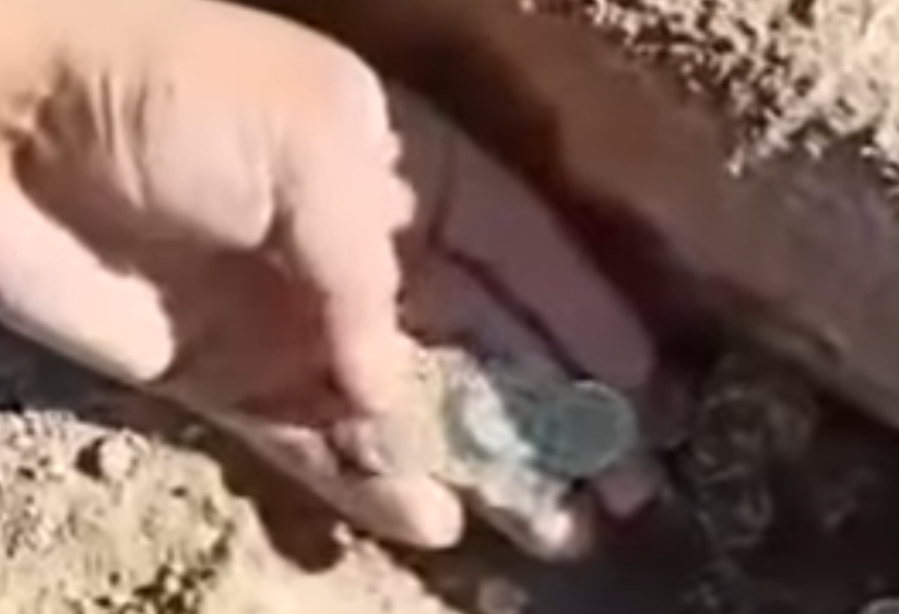 فيديو :      الدرك الملكي يحقق في إكتشاف كنز من الذهب من طرف عمال بضواحي آسفي