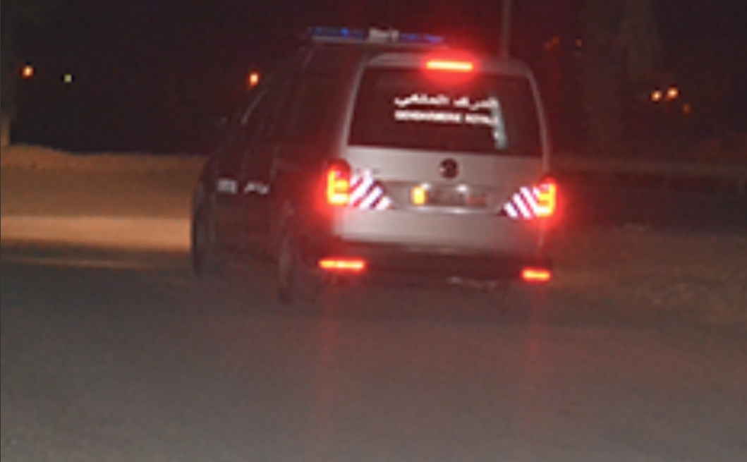 حملة أمنية واسعة بعد قطع الكهرباء بجماعة بني شيكر بالناظور لمرور شحنات من المخدرات و”الحراكة” إلى المسالك البحرية