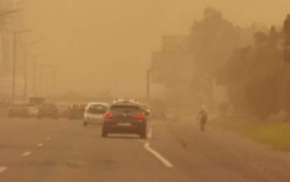 نشرة إنذارية :     رياح قوية وغبار شديد بالناظور إلى تازة مرورا بالدريوش وتاوريرت وجرسيف وباقي أقاليم الجهة الشرقية ومناطق أخرى