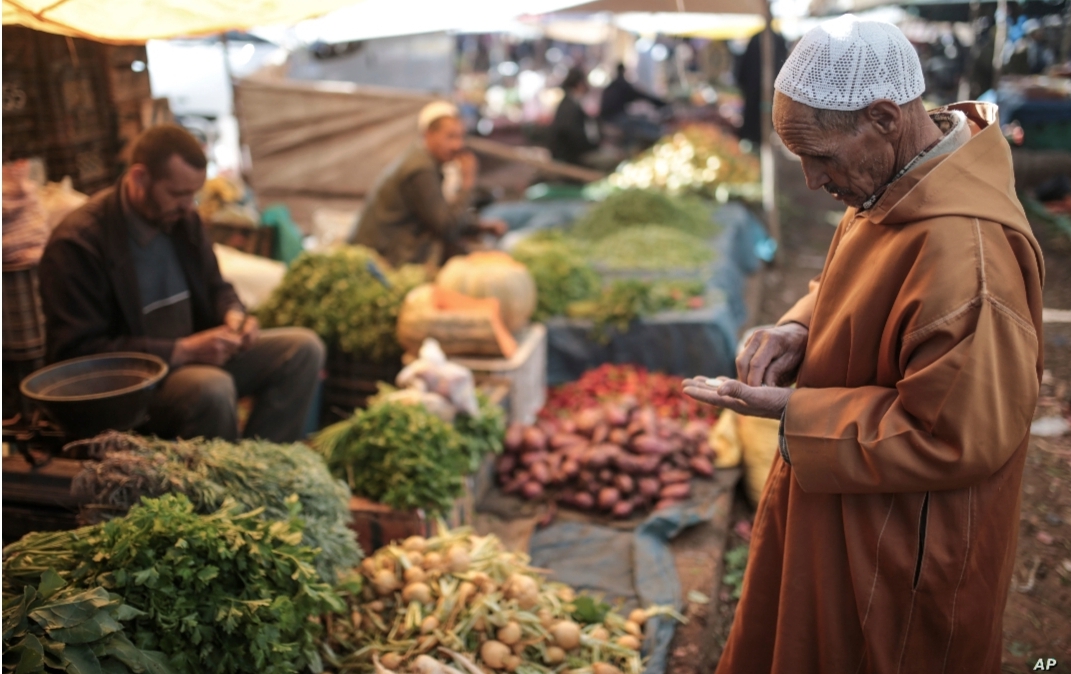حملة واسعة على التجار المتلاعبين بأثمنة المواد الغذائية … والحكومة تعلن ضبط أكثر من 28 ألف مخالفة رفع الأسعار