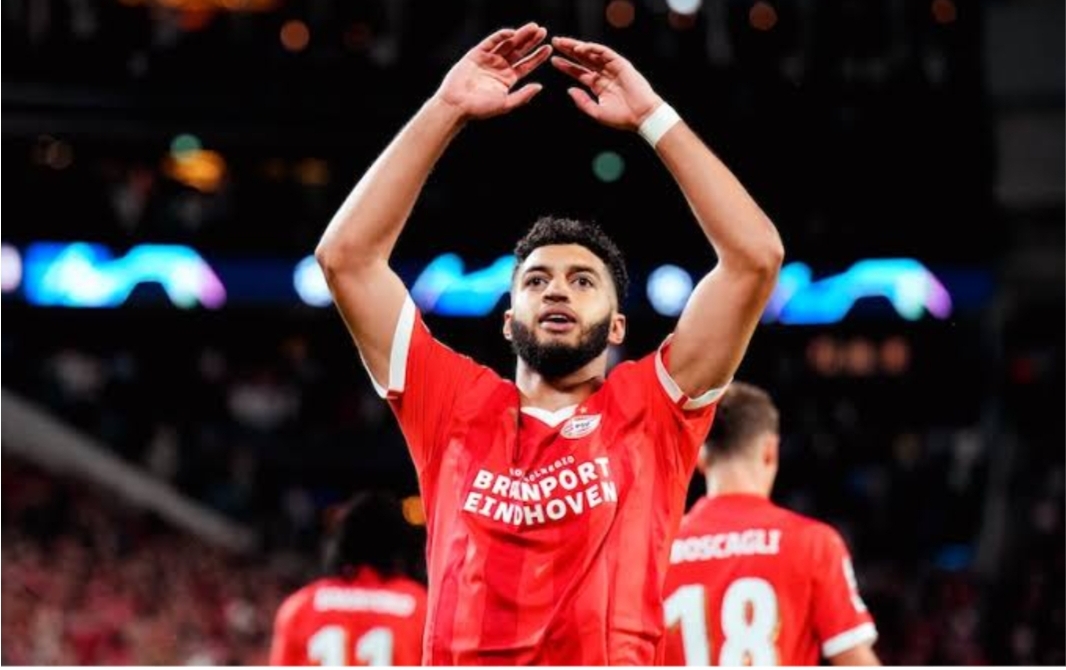 برشلونة يراقب نجم إيندهوفن “المغربي الصيباري”
