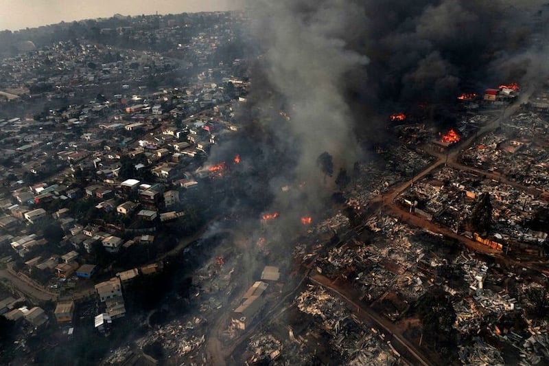 حرائق الغابات الهائلة تودي بحياة العشرات في وسط تشيلي