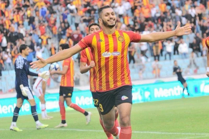 الرجاء يستقدم الجزائري بن عياد لتعزيز هجومه في موسم 2023/2024