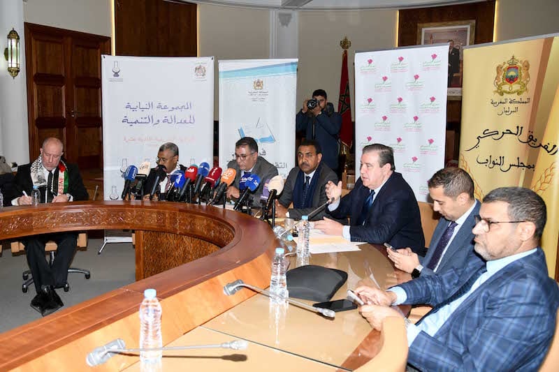 معارضة البرلمان توجه اتهامات حادة للحكومة: دعوات للرقابة وانتقادات لتعطيل الدستور