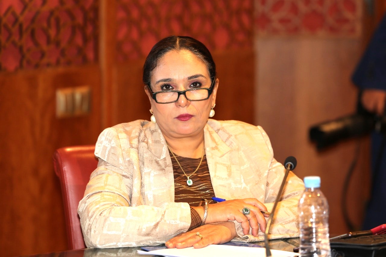 النائبة  لبنى الصغير توجه سؤال لوزير الداخلية ضد بائع “المكياج” بدرهم