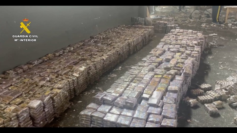 فيديو إحباط عملية تهريب أكثر من 4 أطنان حشيش بميناء موتريل قادمة من المغرب..