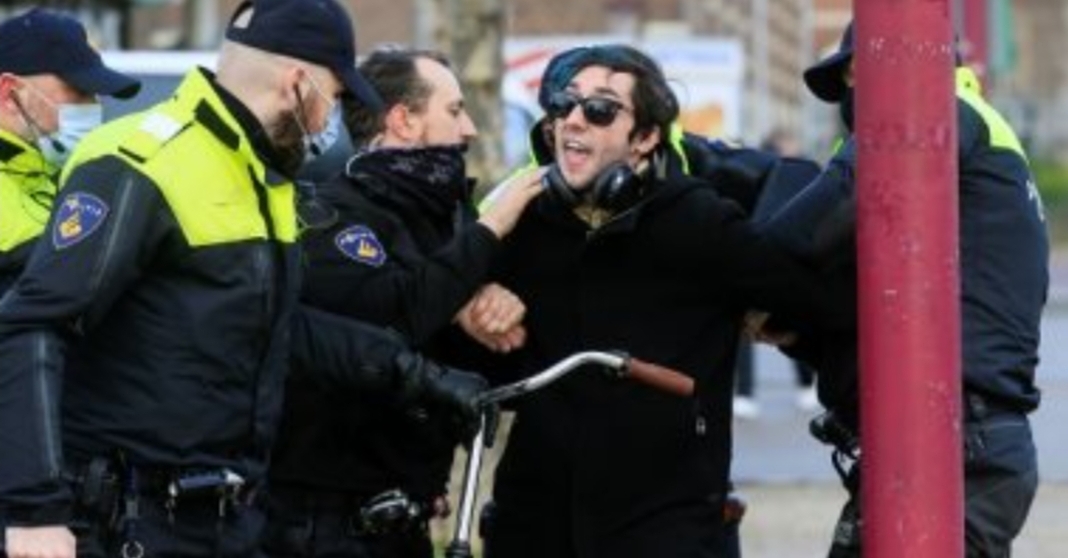 مغاربة هولندا يشتكون إستهدافهم من طرف الشرطة لمظهرهم أو لون بشرتهم