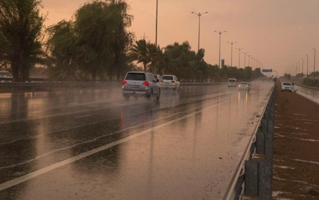 أمطار وثلوج وغبار وحرارة في طقس يومه الثلاثاء بالمغرب