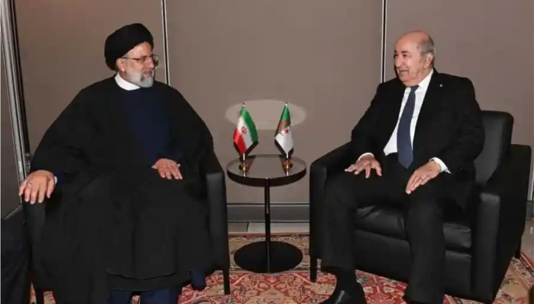 من قلب الجزائر … الرئيس الإيراني يرفض الحديث عن الصحراء المغربية عبر التلفزيون