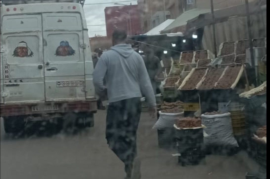 باشا بني درار بعمالة وجدة أنجاد يقود حملة واسعة لتحرير الملك العمومي وينذر التجار