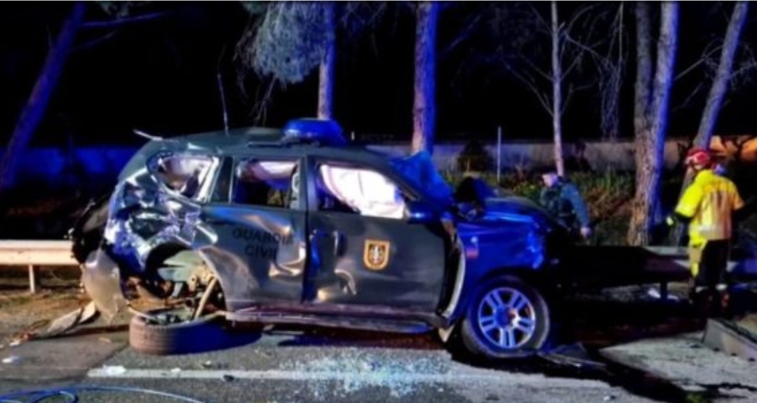 شاحنة تدهس حاجز أمني بضواحي إشبيلية وتقتل 6 أشخاص ضمنهم شرطيان