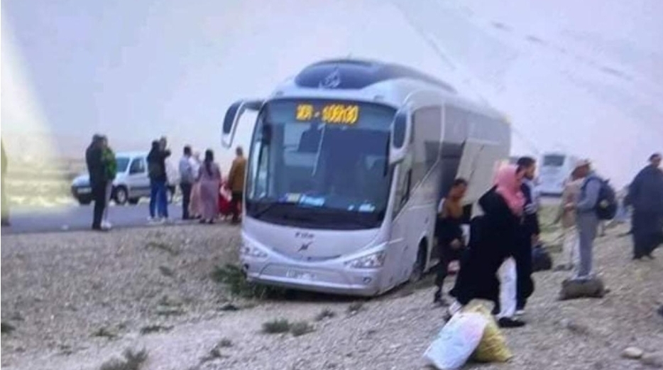 السائق تعرض لوعكة مفاجئة … نجاة ركاب حافلة من موت محقق بين تازة وجرسيف
