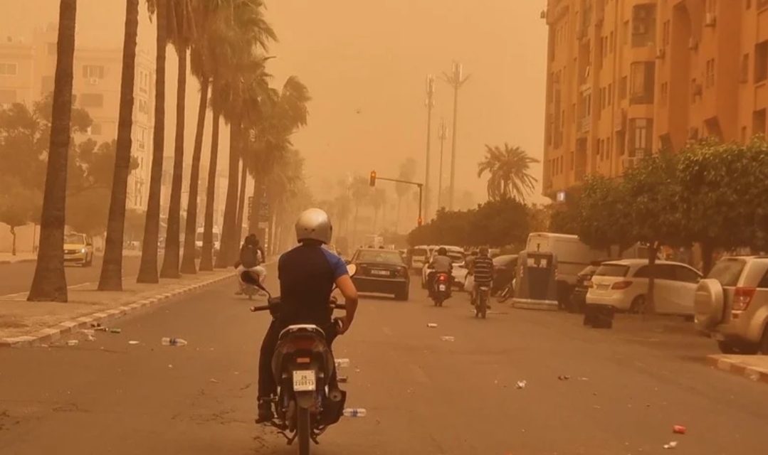 نشرة إنذارية :     بدءا من بعد غد الجمعة … رياح قوية بالجهة الشرقية ودكالة حتى الصويرة