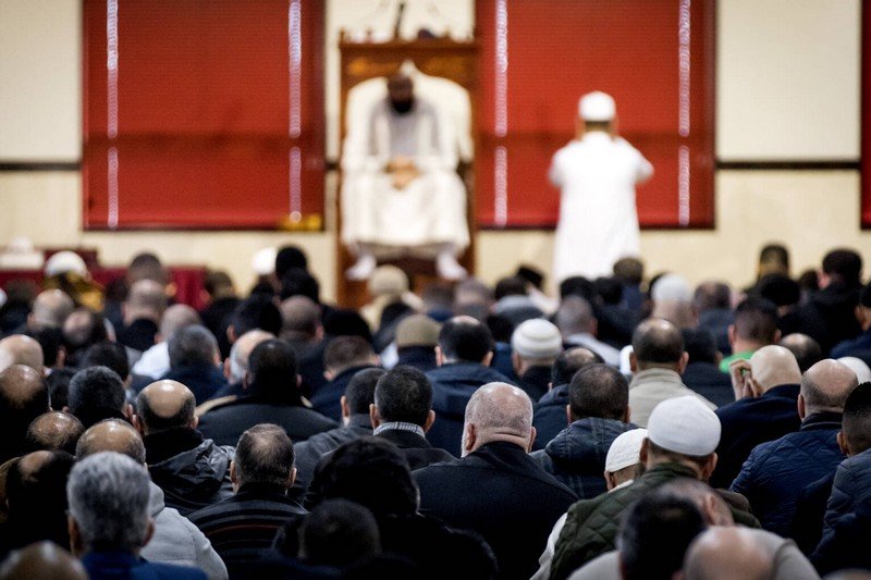 المغرب يخطط لإرسال 274 إمامًا وأستاذًا جامعيًا إلى 14 دولة خلال شهر رمضان لمواكبة الجالية دينيا