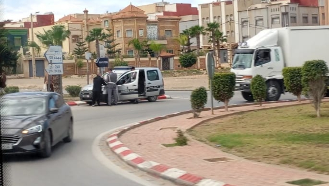 حاجز للدرك الملكي غير قانوني لإصطياد السائقين بملتقى طريق الناظور العروي وزايو بنقطة سلوان