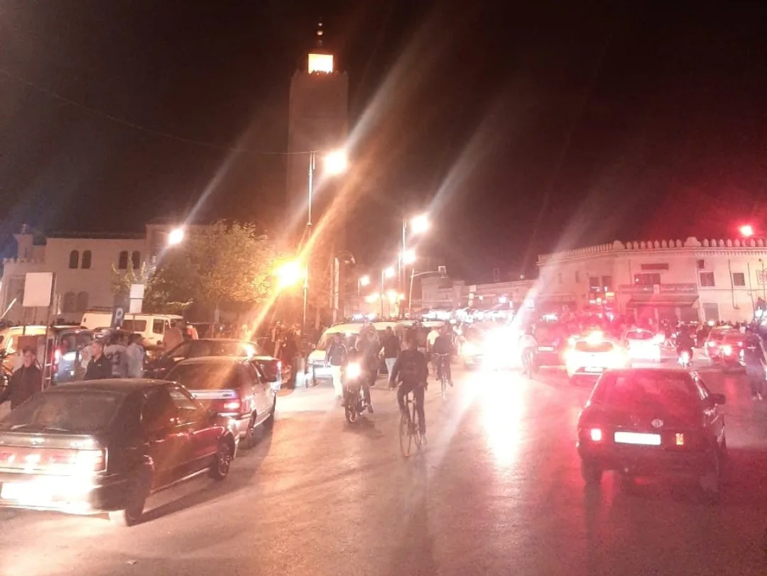 إزدحام كبير وصراخ وإقبال غير معهود على الشوارع والأسواق بوجدة ليلة أمس الإثنين