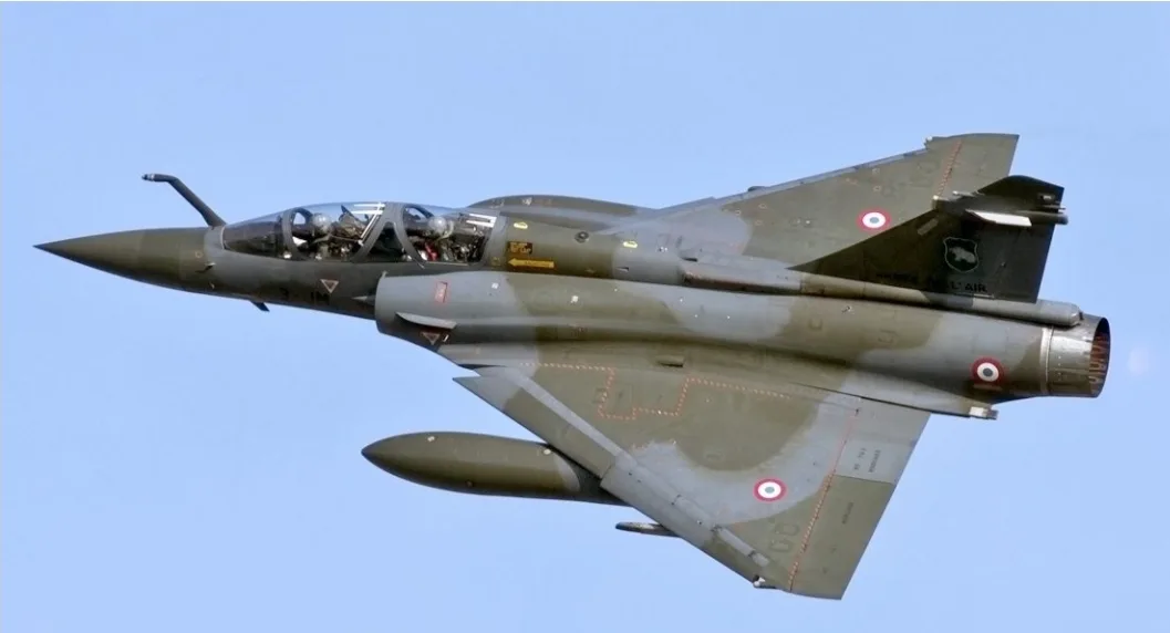 فرنسا “تؤشر” على نقل 30 طائرة حربية إلى المغرب