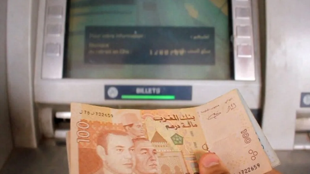 تذمر كبير وسط زبناء الإبناك في الناظور بسبب نفاذ الاموال بالشبابيك الأوتوماتيكية