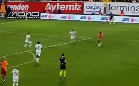 فيديو :    زياش يقود فريقه غلاطة سراي لتحقيق فوز كبير بالدوري التركي