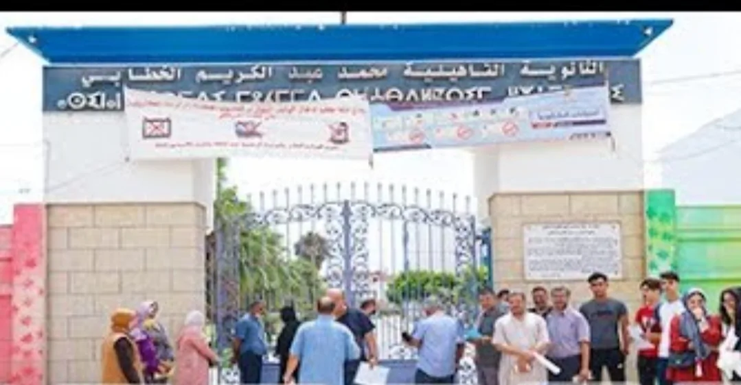 لصان ينتحلان صفة شرطي ويسرقان تلميذين من أمام ثانوية عبد الكريم الخطابي بالناظور