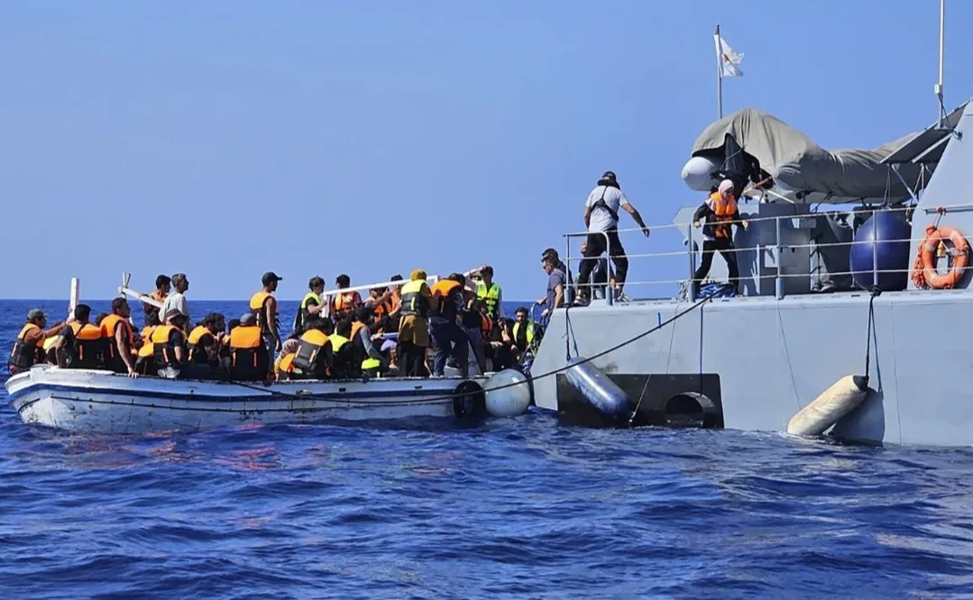 باخرة صيد مغرببة تنقذ 43 مهاجرا سريا أغلبهم مغاربة كانوا على بعد 110 كيلومتر من ميناء طانطان بمياه المحيط