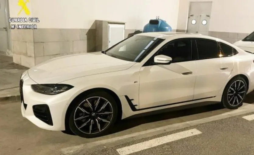 حجز 5 سيارات فاخرة مسروقة بإسبانيا كانت في طريقها إلى المغرب وتوقيف شخصين من وجدة وآخر من الناظور