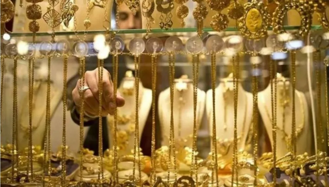 يهم عشاق المعدن الأصفر … أسعار الذهب تواصل الانخفاض