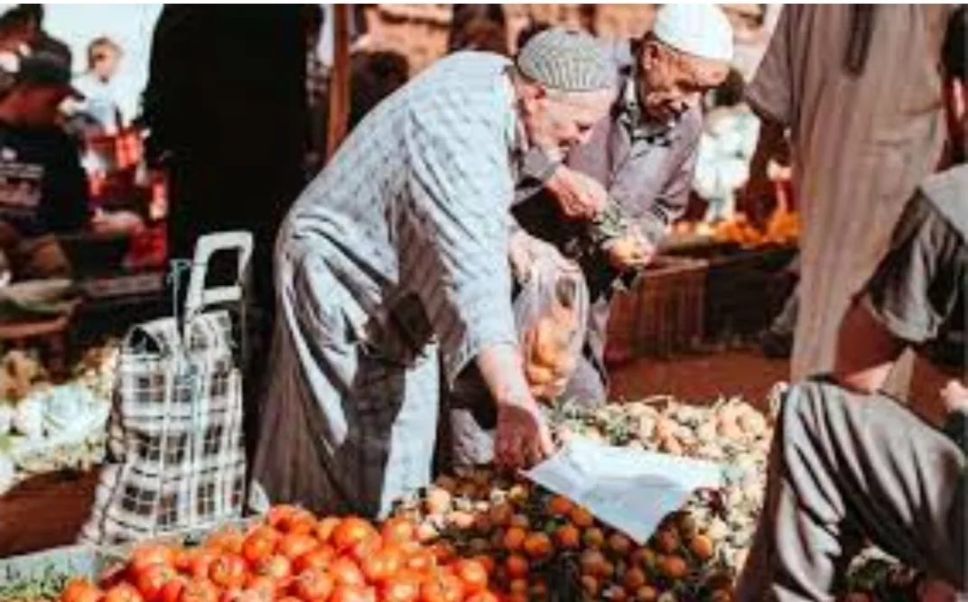 جهة رسمية تفضح المسؤول الأول عن ارتفاع أسعار الخضر والفواكه التي تسبب معاناة كبيرة للمغاربة