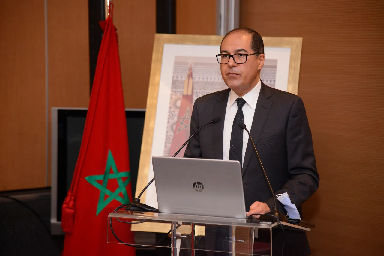 برلماني يسعى للحصول على صفقة ملهى ليلي بالحسيمة عبر الضغط على مدير ال CDG