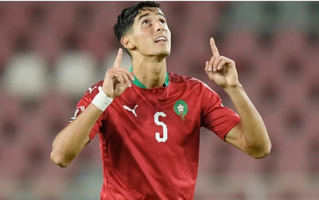 “في مقبرة اللاعبين المسنين” … العروض تنهال على نجم “الأسود” رغم أنه شاب