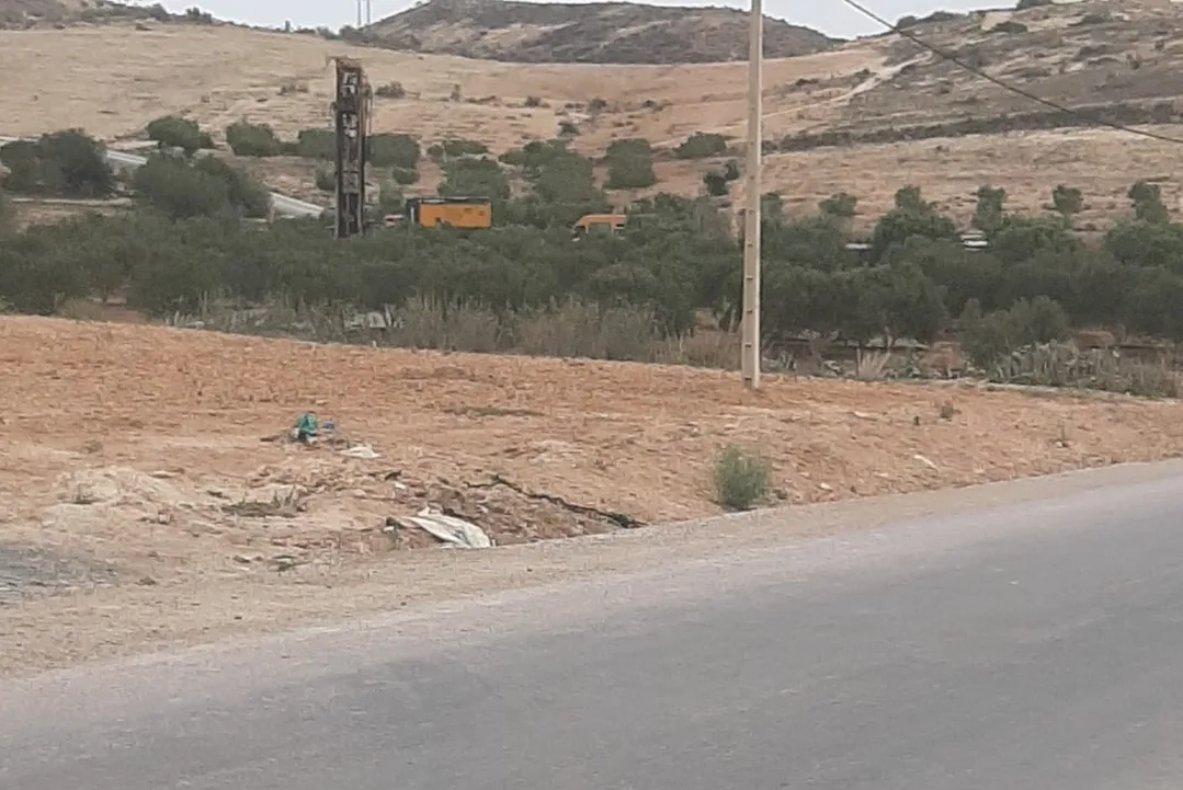 غريب ما يجري في الناظور … فلاح يستولي على بئر مخصص لأصحاب المواشي بجماعة إيكسان ويحوله إلى ضيعته