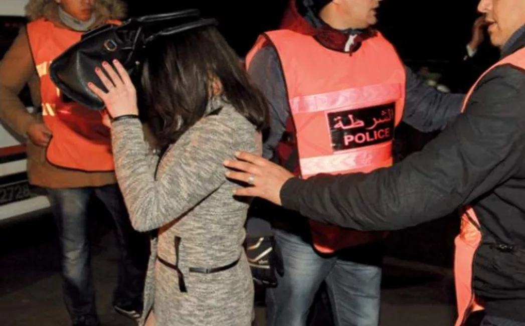 بعد الموظفة التي سرقت الكراسي … اعتقال موظفة ثانية بجماعة صفرو نصبت على شركة للتأمين