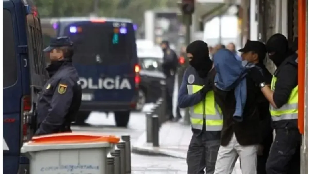 إسبانيا تعتقل 30 مغربيا في مليلية وسبتة وتبحث عن آخرين مقيمين في المغرب