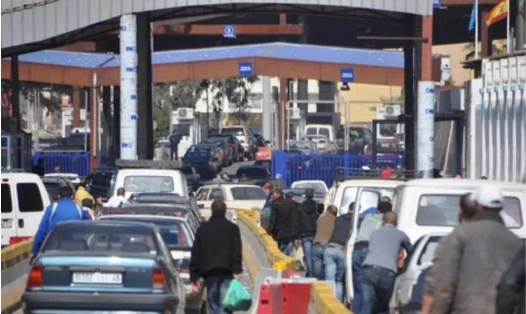 حكومة مليلية تعلن فقدانها الأمل في عودة الجمارك التجارية مع بني أنصار … وتشبه الوضع بـ “الحدود بين الكوريتين”