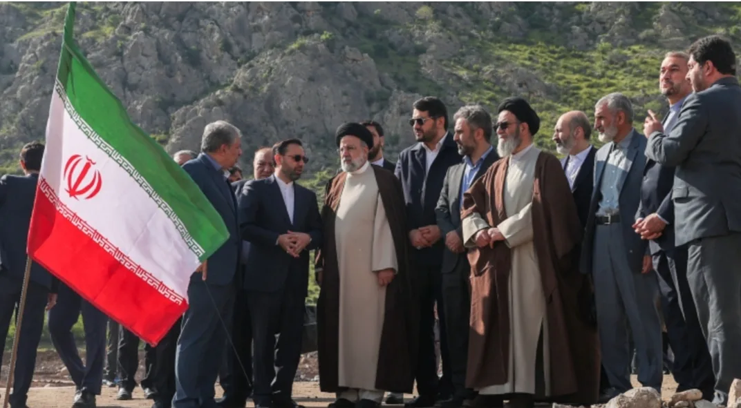 المغرب يستثني نظام الخميني ويعزي الشعب الإيراني بعد مقتل رئيس الجمهورية الإسلامية في تحطم طائرته