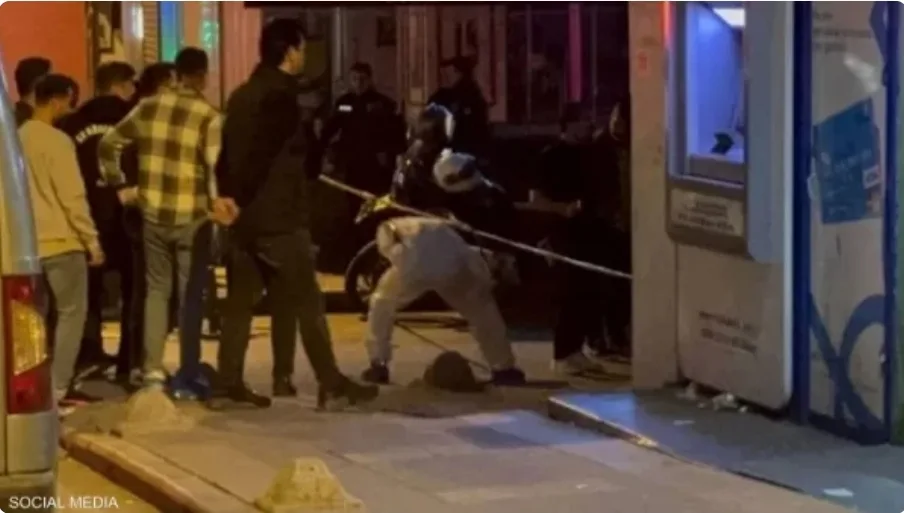 قتلى ومصابون بهجوم مسلح على مقهى في إسطنبول