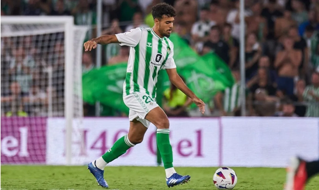 كريستال بالاس الإنجليزي يحرم شادي رياض مدافع المنتخب المغربي من مباراة أمام ريال مدريد