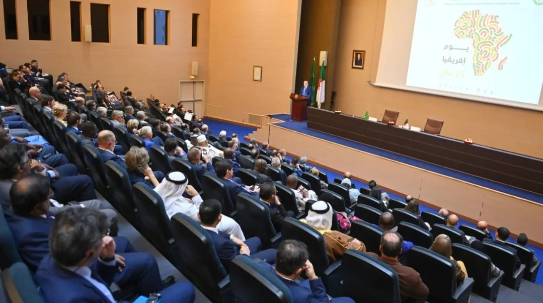 “تبون” يجمع سفراء البلدان الإفريقية التي تربطها بالمغرب علاقات استراتيجية لتهديدها بـسحب “المشاريع” الجزائرية على أراضيها