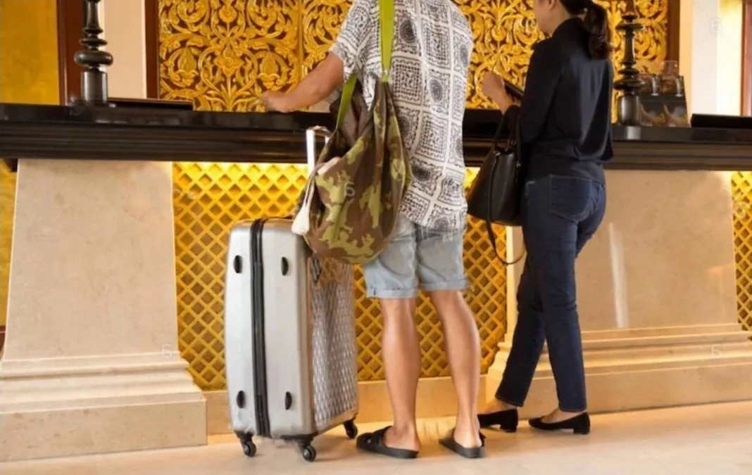 خبر سار لعشاق “سيكس” … الشرطة المغربية تلزم الفنادق بعدم طلب عقود الزواج لرجل وإمرأة ليناموا في غرفة واحدة … عملا بمداخلة وزير العدل