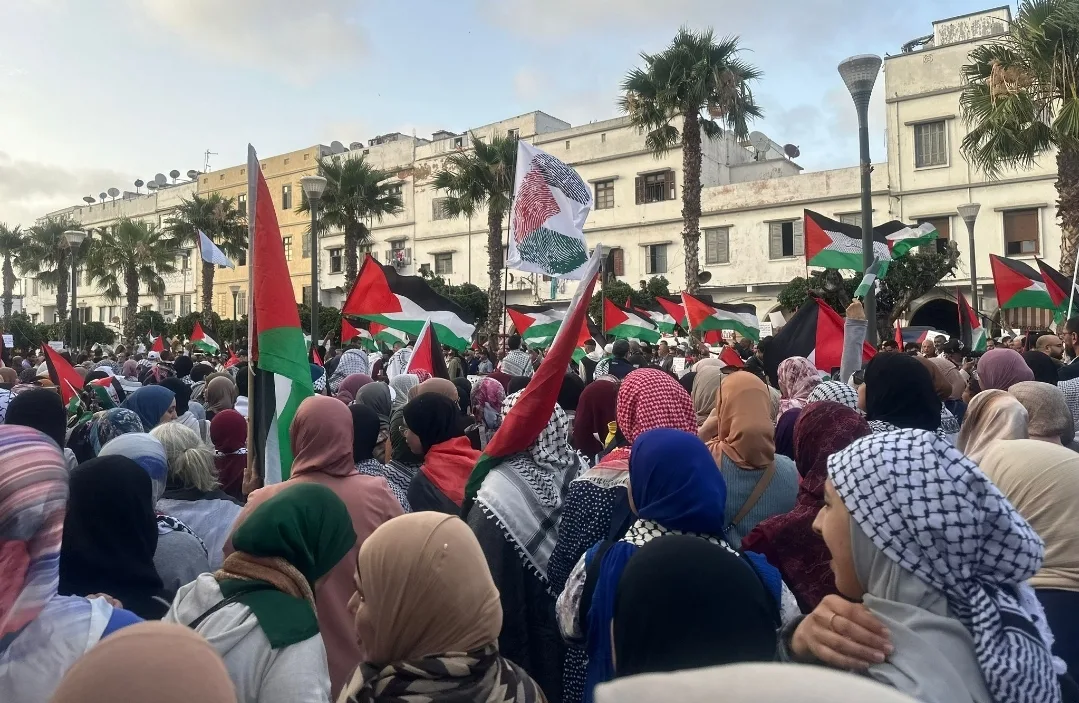 خاص :   آلاف النساء المغربيات في وقفة احتجاجية صاخبة وسط الدار البيضاء تنديدا بمجزرة رفح وتضامنا مع غزة
