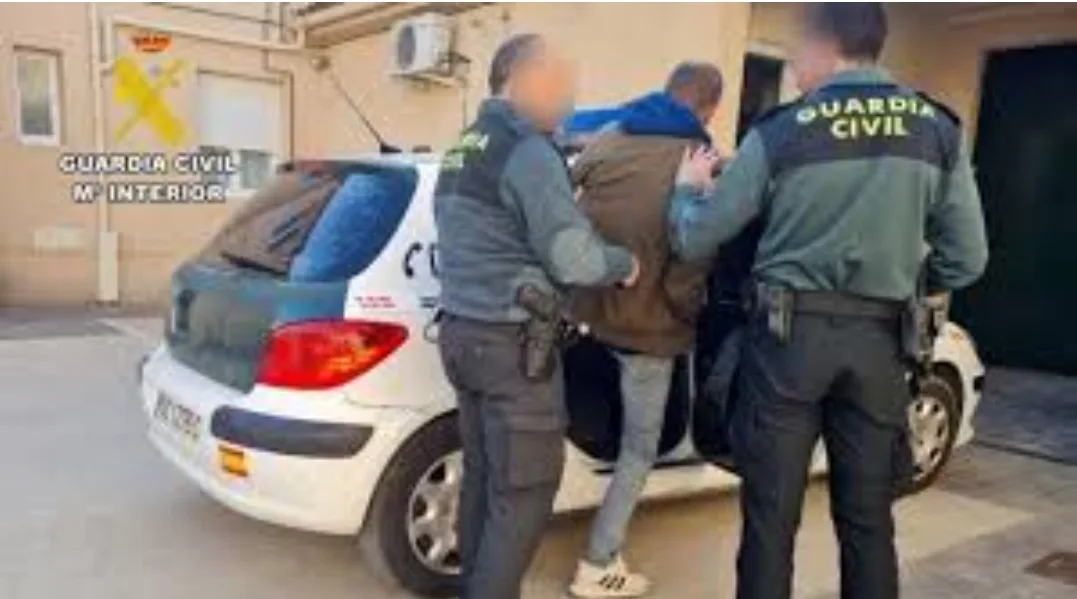 السجن والطرد من الخدمة في حق ضابط أمن إسباني بسبب الكذب والميز ضد مغاربة
