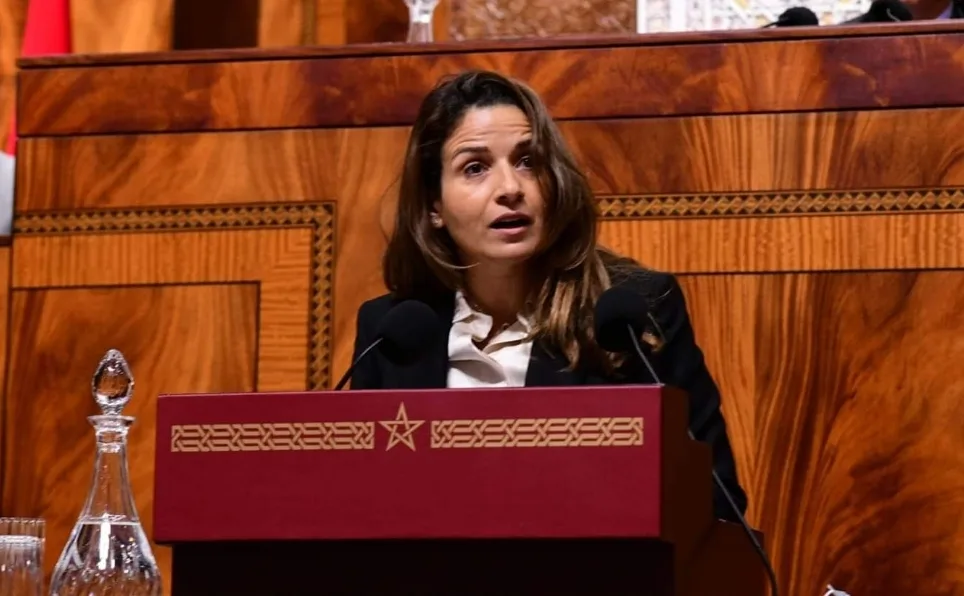 رغم الضجة التي تحوم حولها بسبب قبلة “بوش آ بوش” … الوزيرة بنعلي :  المرحلة الأولى.. خط أنابيب الغاز بين المغرب ونيجيريا يبدأ بربط موريتانيا بالسنغال