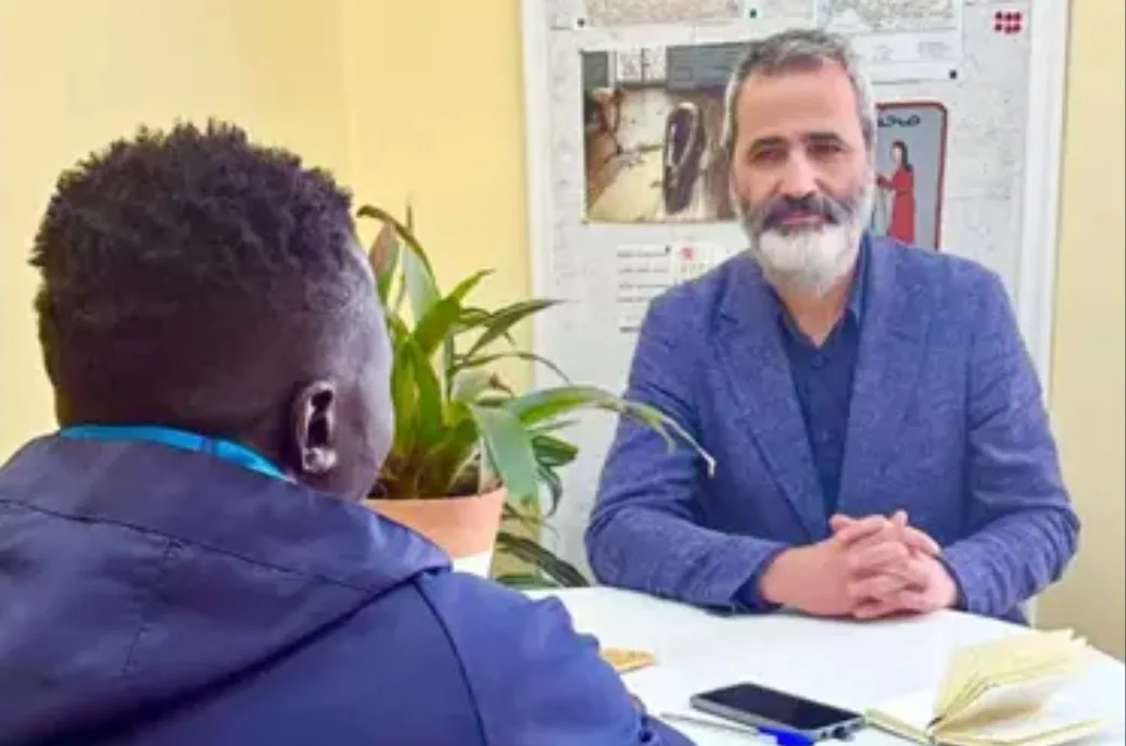 شاب سوداني عبر عدة دول ووصل إلى الناظور ونجا من الموت مرتين على حدود مليلية ، ليصل إلى إسبانيا جوا إنطلاقا من الرباط