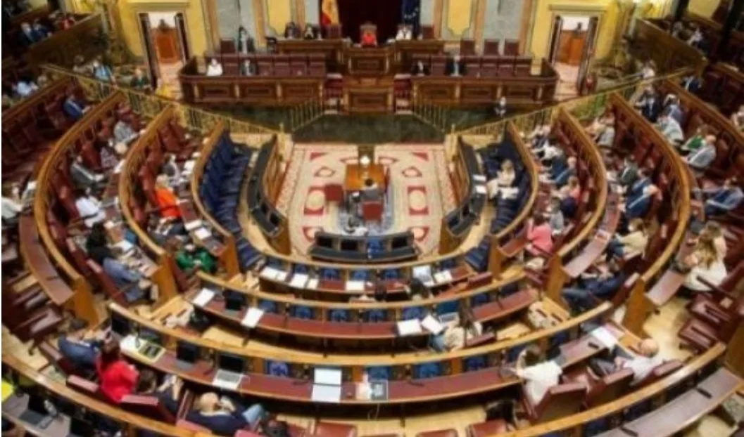 البرلمان الإسباني يصادق على العفو عن الانفصاليين في كتالونيا ضمنهم معتقلين ومنفيين