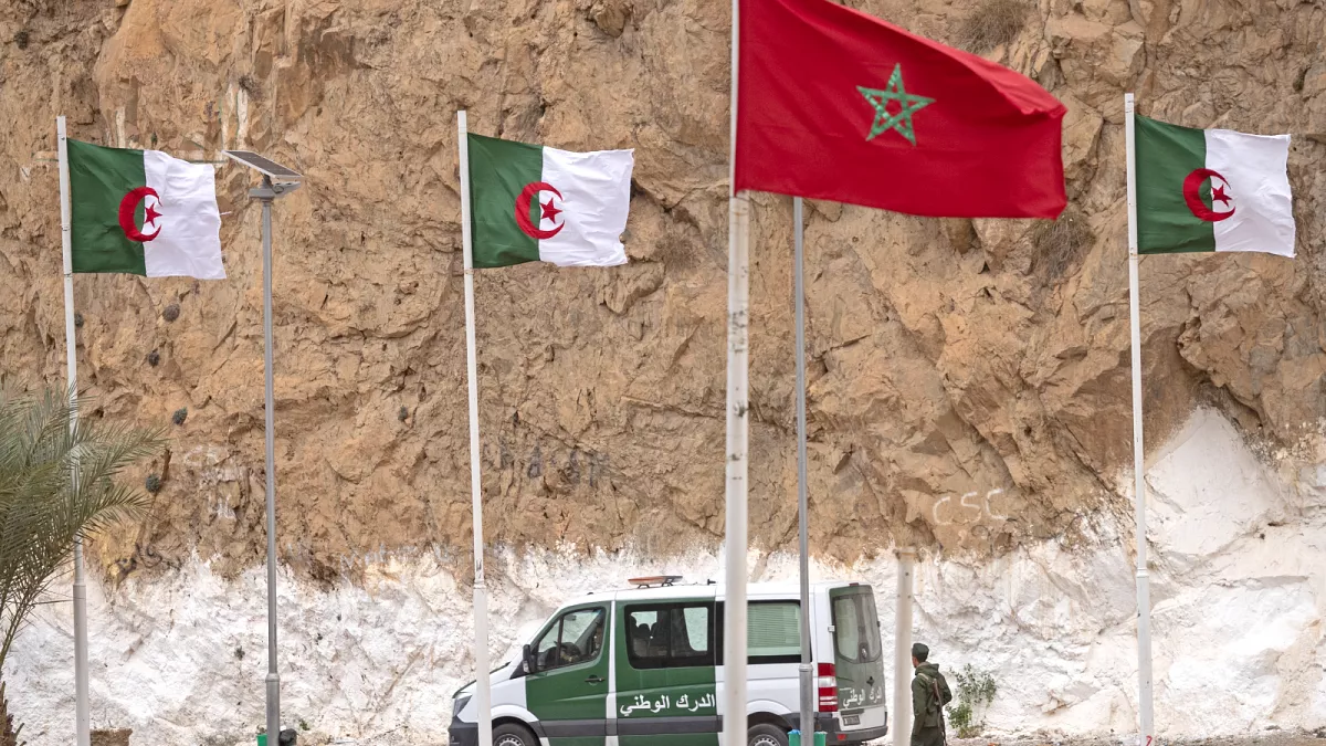فتح الحدود المغربية الجزائرية بشكل استثنائي لإعادة مهاجرين مغاربة