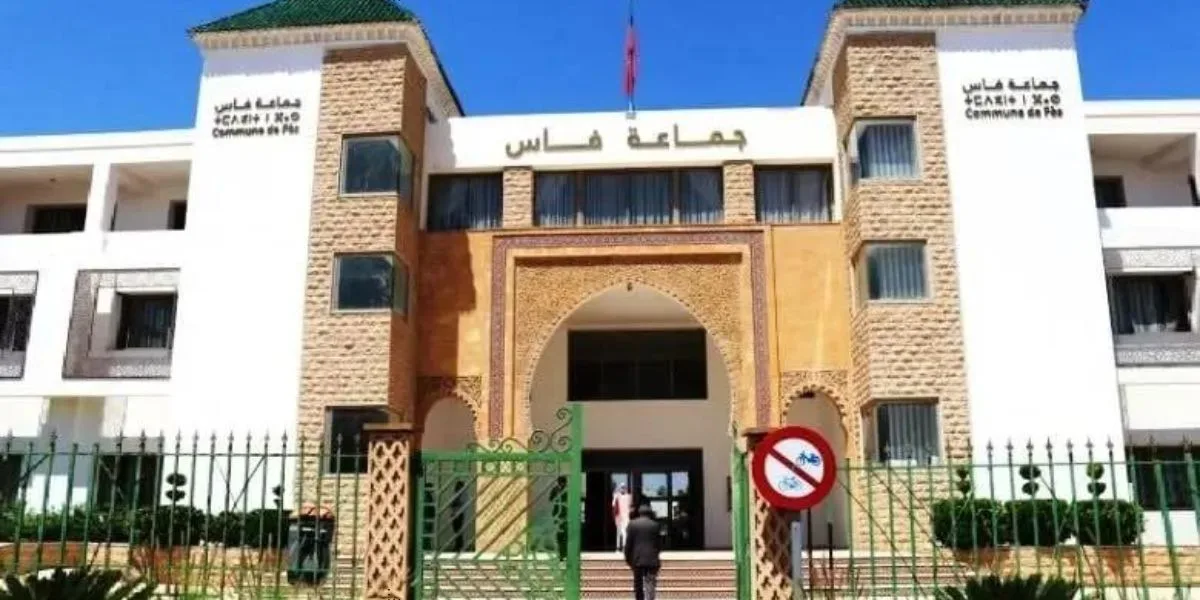موظفين أشباح و انخفاض عدد الموظفين الفعليين في  جماعة فاس