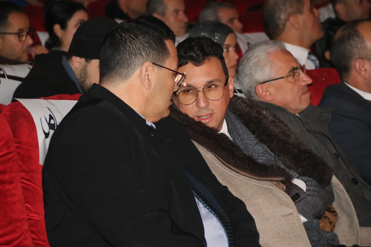 تمديد الحراسة النظرية “لمدير ديوان وزير العدل” أنس اليملاحي .. تفاصيل جديدة في قضية “الوظيفة مقابل المال”