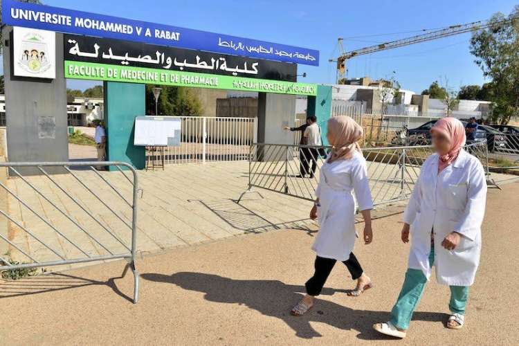 الحكومة تعتمد مرسوماً لزيادة الأجور التكميلية للأساتذة الباحثين في الطب والصيدلة