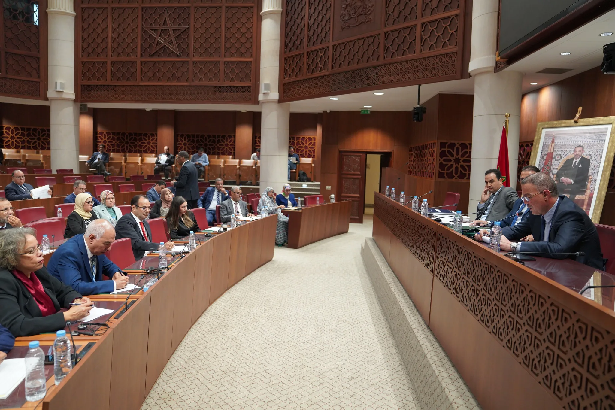 ردود فعل متباينة على اعتمادات إضافية في ميزانية الحكومة